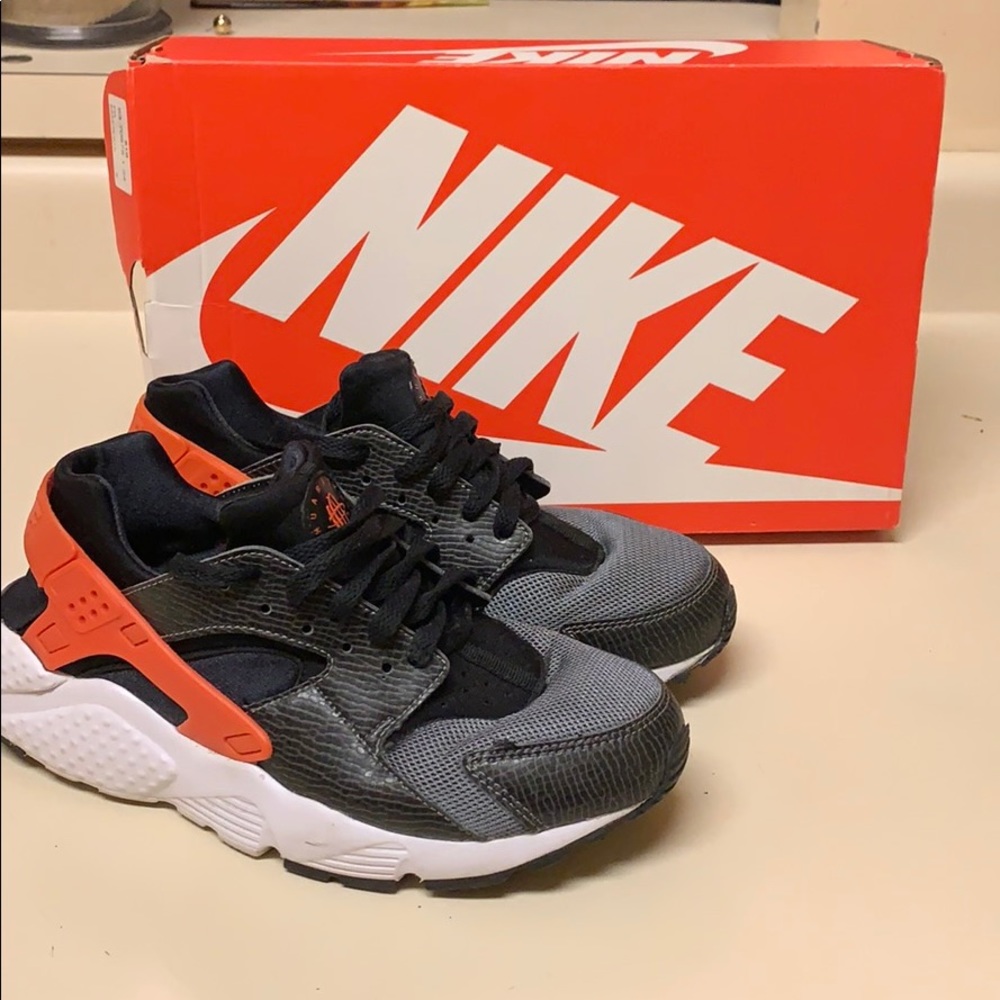 Super cute Nike Huaraches!!!!